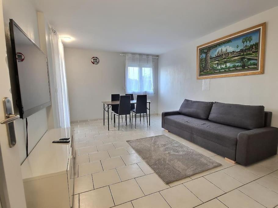 Le Cosy Wiener *Paris*Gare A 300 M*Disneyland* Champs-Sur-Marne Exterior photo