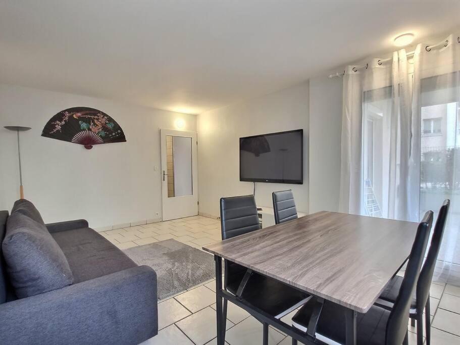 Le Cosy Wiener *Paris*Gare A 300 M*Disneyland* Champs-Sur-Marne Exterior photo